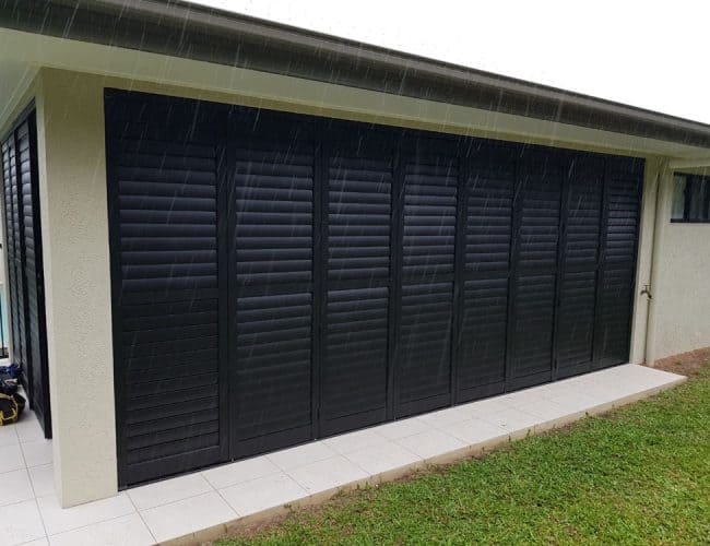 Outdoor Shutters in Aluminium are perfect for maximising your home’s outdoor living spaces, including patios, decks and balconies.